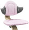 Stokke Nomi Kissen, Grey Pink - Für weiches und noch bequemeres Sitzen im Nomi Stuhl & Hochstuhl - Lässt sich einfach befestigen und abnehmen - Ab 6 Monaten - Maschinenwaschbar