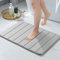 MIULEE Badematte Memoryschaum Badezimmerteppich Wasserabsorbierend Badteppich Memory Foam Duschvorleger Badvorleger rutschfest Waschbar für Badezimmer 60x90cm Hellgrau