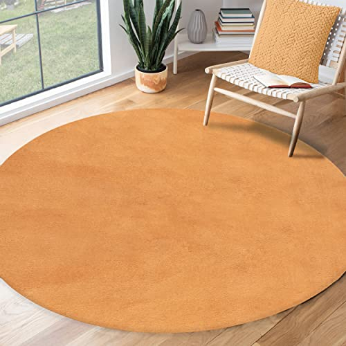 the carpet Relax Moderner Flauschiger Kurzflor Teppich, Anti-Rutsch Unterseite, Waschbar bis 30 Grad, Super Soft, Felloptik, Terra, 120 x 120 cm Rund