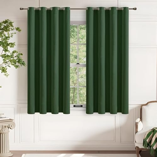 MRTREES Gardine Blickdicht Leinenoptik Dunkelgrün 100% Verdunkelungsvorhang, Gardinen Kurz Fenster mit Ösen 2er Set 160 cm Lang, 132 cm Breit, Thermovorhang Kälteschutz für Schlafzimmer Wohnzimmer