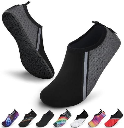SAGUARO Chaussures Aquatiques Chaussons de d'eau Plongée Chaussettes Aqua pour Piscine et Plage Sports Nautiques Natation Surf Voile Mer Rivière pour Homme Femme(Gris, 42/43 EU)