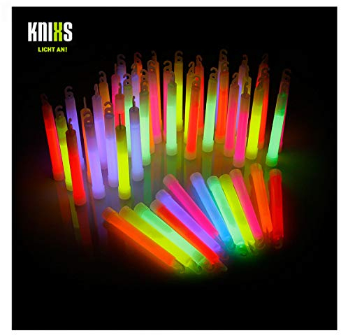 KNIXS 50er Pack Power-Knicklichter/Knicklicht (15cm) inkl. Spezialhaken und Befestigungsband im 6-Farb-Mix Leuchtend für Party, Festival, Outdoor oder als Dekoration