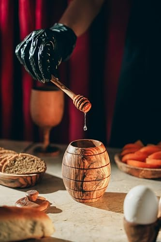 Bea crafty Olive Wood Honey Pot with Dipper, Handmade Wooden Storage Container, Rustic Kitchen Decor (Diam 6 x H 8.5)