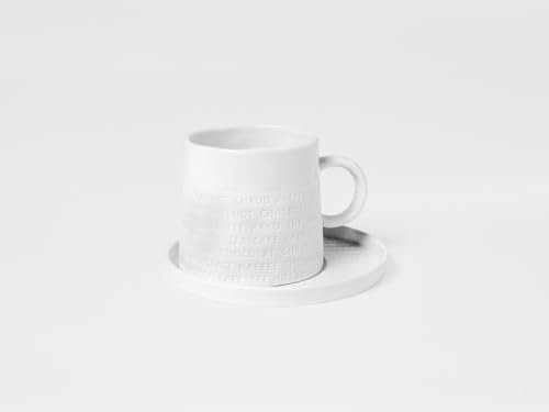Tasse de petit-déjeuner avec soucoupe