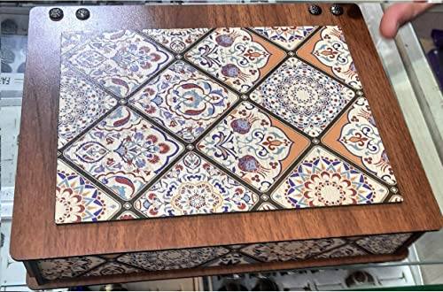 Mittelgroßer Koran mit neuer Kalligraphie in seiner speziellen Box