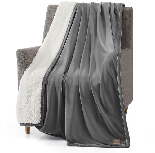 UGG Bliss Sherpa Überwurf - Gemütliche wendbare Akzentdecke - Moderne Wohnkultur - Bequeme & dekorative Decke für Bett oder Sofa - 127 x 177,8 cm - Brennholz