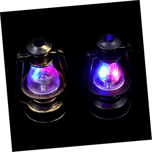 FUNOMOCYA 2 Stück Miniatur Petroleum Lampe Retro LED Miniaturlaterne Puppenhaus Deko Realistische Kleine Petroleumlampe ohne Batterie Robustes Kunststoffmodell für Puppenszenen und