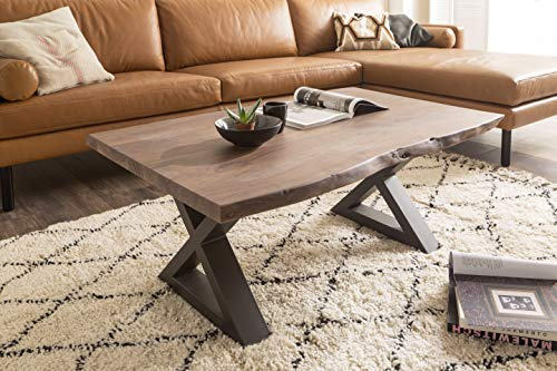 Robas Lund Couchtisch Massivholz mit Baumkante, Wohnzimmertisch Vintage Look, Akazie Massiv Walnuß lackiert, BxHxT 110x45x70 cm