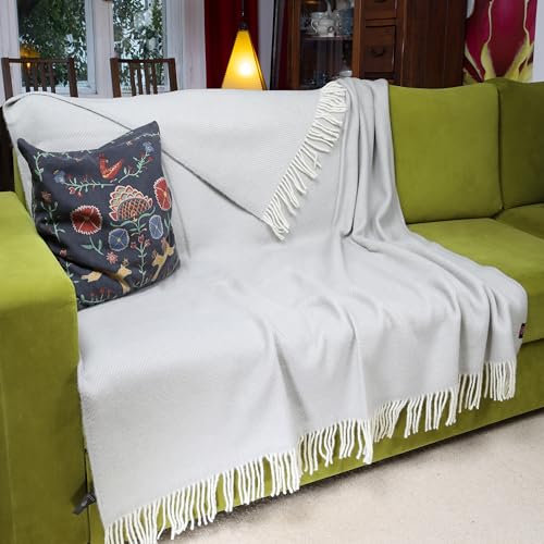 PinkZebra Sehr Warme Sehr Dicke 500 g/m² Merinowolle Decke ca. 160 x 200 cm, aus 100% Reine Neuseeland Wolle, Tagesdecke, Wollplaid mit Fransen, weiche Wohndecke aus natürlicher Wolle, Hellgrau