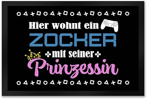Hier wohnt EIN Zocker mit Seiner Prinzessin Fußmatte XXL in 50x75 cm als Geschenk für verliebte Gamer die Allen Zeigen wollen wie gerne sie Computerspiele Spielen