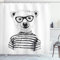 ABAKUHAUS Hipster Duschvorhang, Bär in Gläser Fun, Stoffliches Gewebe Badezimmerdekorationsset mit Haken, 175 x 200 cm, Weiß Schwarz