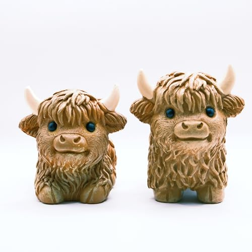 Qomamount Hochlandkuh-Dekoration, niedliche schottische Hochlandkuh, stehend, sitzende Posen, Kunstharz-Figur für Regal, Gartentisch, Heimdekoration, Kalb für Hochlandkuh-Liebhaber (Hellbraun), 2