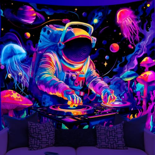 WEBEEDY Schwarzlicht Astronauten Wandteppich Lustiger DJ Musik UV Reaktiver Wandteppich Pilz Trippy Galaxie Weltraum Wandteppiche Wanddekoration Ästhetische Dekoration Für Halloween Party 150x130cm