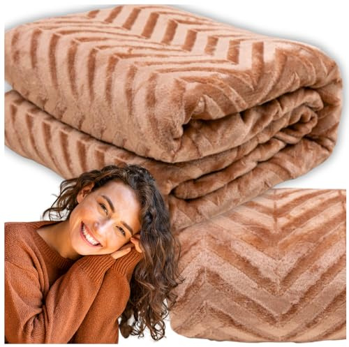 ZOLTA Kuscheldecke 200x220 cm Hellbraun Wohndecke Tagesdecke Sofaüberwurf warm weich dick geprägtes Muster Oeko-TEX pflegeleicht Geschenk Wohnzimmer Schlafzimmer Skandinavisch Polyester