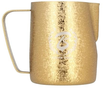 Barista Space Jarra de leche plateada pulida, ideal para latte art con boquilla precisa, ligera y manejable, recomendada por campeones del mundo, color plateado dorado, 600 ml