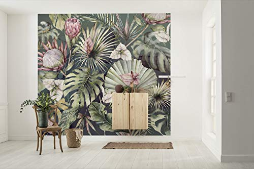 Komar Vlies Fototapete Monsterawelt - Monstera, Palmen, Blumen, Wohnzimmer, Schlafzimmer, Dekoration, Tapete, Größe: 300 x 280 cm (Breite x Höhe) - 6 Bahnen - Bahnbreite 50 cm