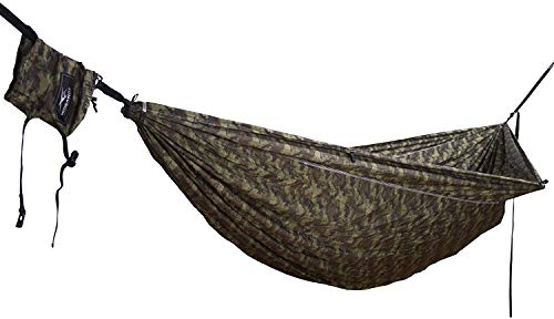 Outdoor Reise Camping Doppel Hängematte f. 2 Personen/Strandtuch / - Set inkl. Baumgurte, Aufhängung, Karabiner, Beutel, Tasche UVM. Fallschirmseide High Tensity Ultraleicht Nylon (Camouflage)