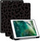 Deokke Kompatibel mit iPad 10.2 Zoll Hülle, 9.,7. Generation Hülle (2021/2020/2019) mit Stifthalter und weicher TPU-Rückseite, automatische Sleep/Wake-Abdeckung (schwarzer Leoparden-Geparden-Druck)