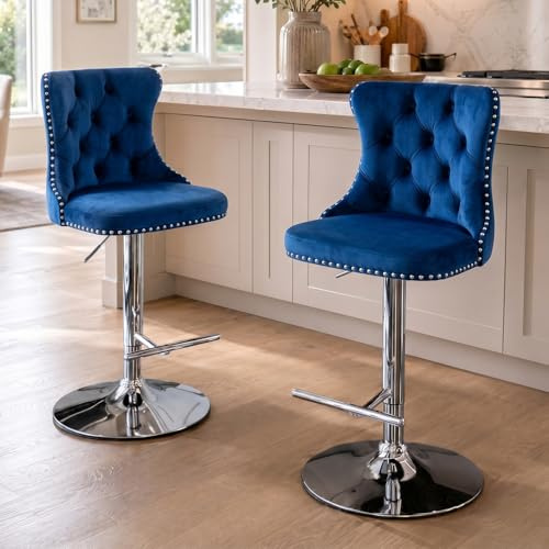 SoarFlash Verstellbarer Drehbarhocker aus Samt, versilberte Metallbeine, Knopfheftung, mit Fußstütze, verchromte Nieten, Thekenhöhe für Küche, Bar, Restaurant, Blau, 2er-Set