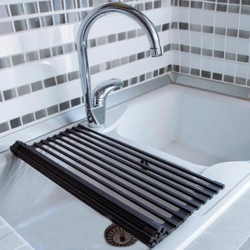 OperaSun – Scolapiatti arrotolabile da appoggio per lavello, in acciaio inossidabile rivestito in silicone - Resistente al Calore - Dimensioni 44x31.5 cm - 17 Tubi - Lavabile in lavastoviglie –