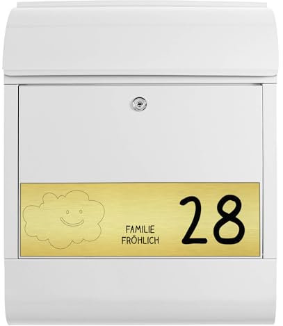 banjado® Briefkasten personalisiert mit graviertem Namensschild in Gold/Briefkasten weiß 39x47x14cm / Briefkasten mit Hausnummer, Namen & Motiv glückliche Regenwolken/Briefkasten mit Zeitungsfach