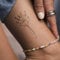 Kleine Mohnblume - Inkster Tattoo | vegane & wasserfeste Temporäre Tattoos für Erwachsene - EU-Kosmetikzertifizierte Farbe - revolutionäres 2 Wochen Tattoo | Premium Klebetattoos