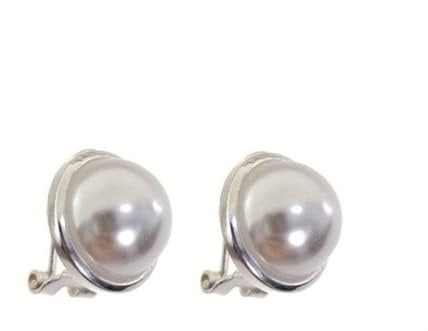 Ohrringe aus 925er Sterlingsilber mit einer 14 mm großen synthetischen Halbperle. Glatter Omega-Verschluss für Damen.
