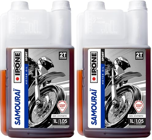 IPONE - Huile Moteur Moto 2 Temps Samouraï Racing - Senteur Fraise - 100% Synthétique - Très Haute Performance – Compatible Mélange, Graissage Séparé, Systèmes d'injection - Bidon Doseur 1 L