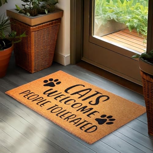 BRUBAKER Fußmatte für Außen und Innen - Cats Welcome People Tolerated | 45 x 75 cm Katzen Schmutzfangmatte aus 100% Kokos - Wetterfest und rutschfest - Antirutsch Türvorleger für Katzenbesitzer