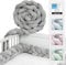 JAKOR® Yoki - Bettschlange in 2 oder 3 Meter - geprüfte ÖKO TEX Qualität - Bettschlange geflochten inkl. Wäschenetz - Babybettumrandung - Bettumrandung Babybett – 300x12x8cm (Grau)