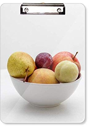 Klemmbrett mit frischem gemäßigtem Obst für Fotos, Bilder, Ordner, Schreibblock, Trägerplatte, A4