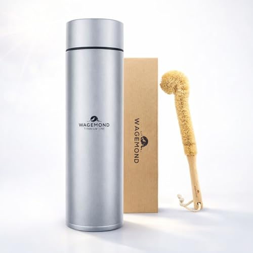 WAGEMOND Titan Thermosflasche 450 ml – ultraleicht & doppelwandig isoliert | 100% Titan, geschmacksneutral & BPA-frei | inkl. Teesieb & Naturbürste | für Alltag, Reisen & Outdoor