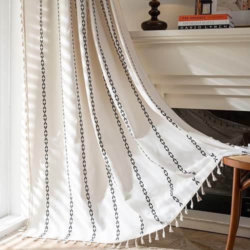 Sutuo Home Boho-Vorhänge, für Schlafzimmer/Wohnzimmer, lichtfilternd, rustikales Landhausstil, halbverdunkelnd, mit Quasten, Stickerei, Stangentasche, 1 Paneel, 132 cm B x 229 cm L, Weiß/Schwarz