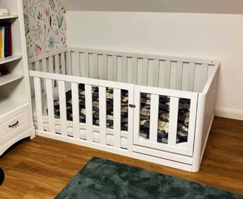 Mandrele - Montessori Bett, Bodenbett mit Türen, Rausfallschutz, Kinderbett aus Kiefernholz für Jungen und Mädchen, Laufstall, Laufgitter, 90x160 cm, Weiß