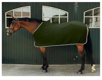 4Horses Abschwitzdecke Bilbao, atmungsaktive Pferdedecke mit Feuchtigkeitsregulierung, anatomischem Schnitt und sicherem Sitz