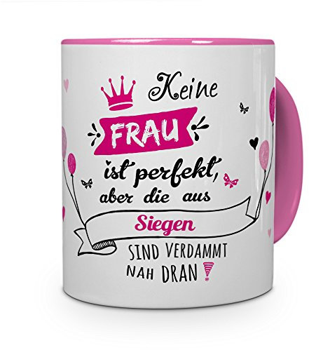 printplanet Tasse mit Stadt/Ort Siegen - Motiv Keine Frau ist Perfekt, Aber... -Städtetasse, Kaffeebecher, Mug, Becher, Kaffeetasse - Farbe Rosa