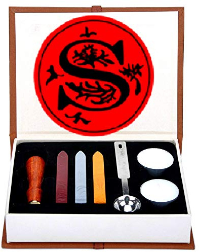Buchstaben-Wachs-Siegel-Stempel-Set, ANBOSE Alphabet Wachs-Siegel-Stempel-Kit einschließlich 1Pcs Holzgriff Kupfer-Siegel, 3Pcs Wachs-Siegel-Sticks, 1Pcs Schmelzlöffel und 2Pcs weiße Kerzen（S)