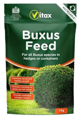 Vitax Buxus Feed 1kg – feed for long-term soil enrichment Promotes Strong Healthy Growth Dark green foliage Prevents Disease ideal for Pots Hedges & Trees
