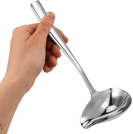 Saucenlöffel Suppenkelle mit Ausgießer 18,5 cm Edelstahl Schöpflöffel Kleine Kelle Soßenkelle Soßenlöffel Schöpfkellen Kelle Servierlöffel Küche Kochwerkzeug für Suppe Soßen Bratensoßen