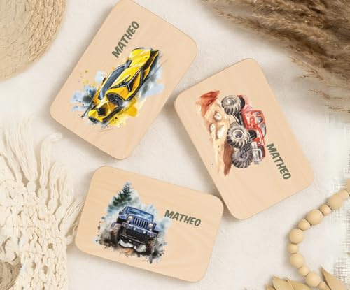 wolga-kreativ Personalisiertes Frühstücksbrettchen Kinder mit Auto-Motiv – Rennwagen, Geländewagen, Monstertruck – Individuelles Holzbrett mit Namen – Geschenk zur Taufe, Geburt oder Geburtstag