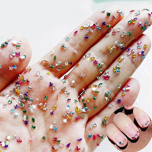BelleVive Juego de 3000 colgantes de uñas de colores, cristales 3D para uñas francesas, gemas de uñas multicolores, varias formas de cristal, mini colgantes de uñas con purpurina en forma de corazón