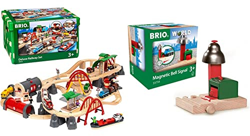 BRIO World 33052 Straßen & Schienen Bahn Set Deluxe – Straßen & Schienen Eisenbahn & World 33754 Magnetisches Glockensignal – Eisenbahnzubehör Holzeisenbahn