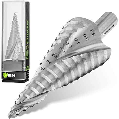 Pinava® Stufenbohrer HSS Cobalt Pro [Extra Scharf & Robust] Profi Kegelbohrer für Edelstahl, Metall, Holz, Kunststoff - Blech-Schälbohrer mit tiefer Doppelspirale - 10mm Schaft Ø4-32mm Lochbohrer