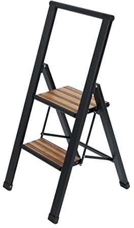 WENKO Leichte Alu-Design Klapptrittleiter 2 stufig, 50 cm höheren Stand, Rutschsichere XXL-Stufen, 44 x 101 x 5,5 cm, Schwarz