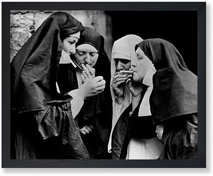 Poster Master Poster Smoking Nonnen – Beleuchtung von Zigaretten – Fotografie-Kunst, Schwarz-Weiß-Kunst – Geschenk für Männer und Frauen – lustige Dekoration für Schlafzimmer, Wohnzimmer oder Büro –