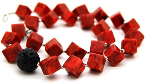 kurze Korallen-Würfel-Halskette in Orangerot mit schwarzer Lava-Kugel und kleinen Edelstahlspacer klassischer Korallenschmuck #200 Corella
