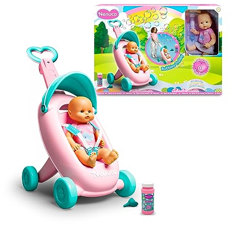 Nenuco - Sillita de Pompas, Carrito de Paseo Que Hace pompitas, asa Regulable, muñeco Bebe 35 cm de Cuerpo Duro, con Bote de jabón para Hacer Burbujas, niños y niñas Desde 2 años, Famosa (NFN64000)