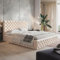 MOTIVENA Dalia Chesterfield Polsterbett 120x200 mit Bettkasten, Chesterfield Bett 120x200 mit Stauraum, Bett Kopfteil Samt, ohne Matratze, Bett Samt, Polsterbett 120x200 Beige Creme