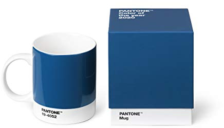 Pantone 18000 Becher in Geschenkbox, Kaffeetasse 375 ml, mit Henkel, spülmaschinenfest, Color of The Year 2020-Classic Blue 19-4052, blau, Porzellan, 375 milliliters, dunkelblau