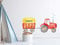 GRAZDesign Traktor Wandtattoo Kinderzimmer Junge Trecker rot mit Anhänger und Namen, Babyzimmer personalisiert, Wandaufkleber Bauernhof 100x57cm